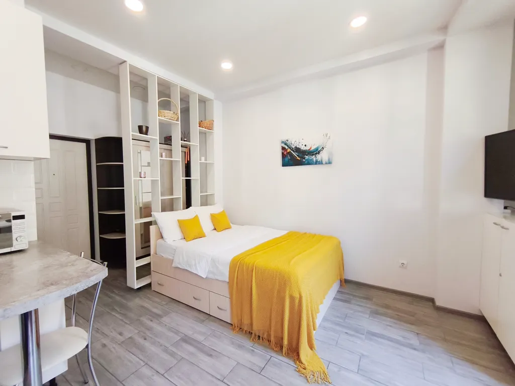 Современный апартамент-студия с видом на горы