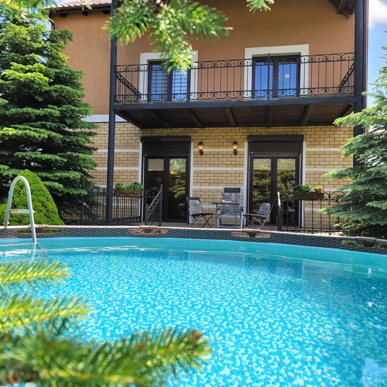 Коттедж Вилла Морская - уютный дом с бассейном на берегу Балтийского моря — аренда посуточно в Зеленоградск