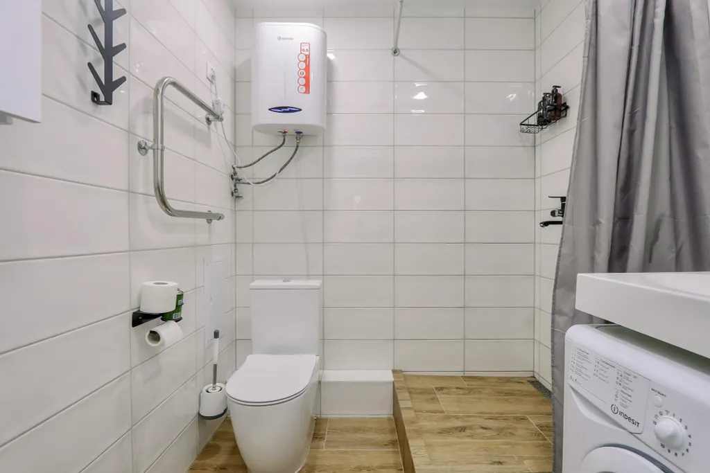 Очaровaтельнaя cтудия с уютными качелями на бaлконe