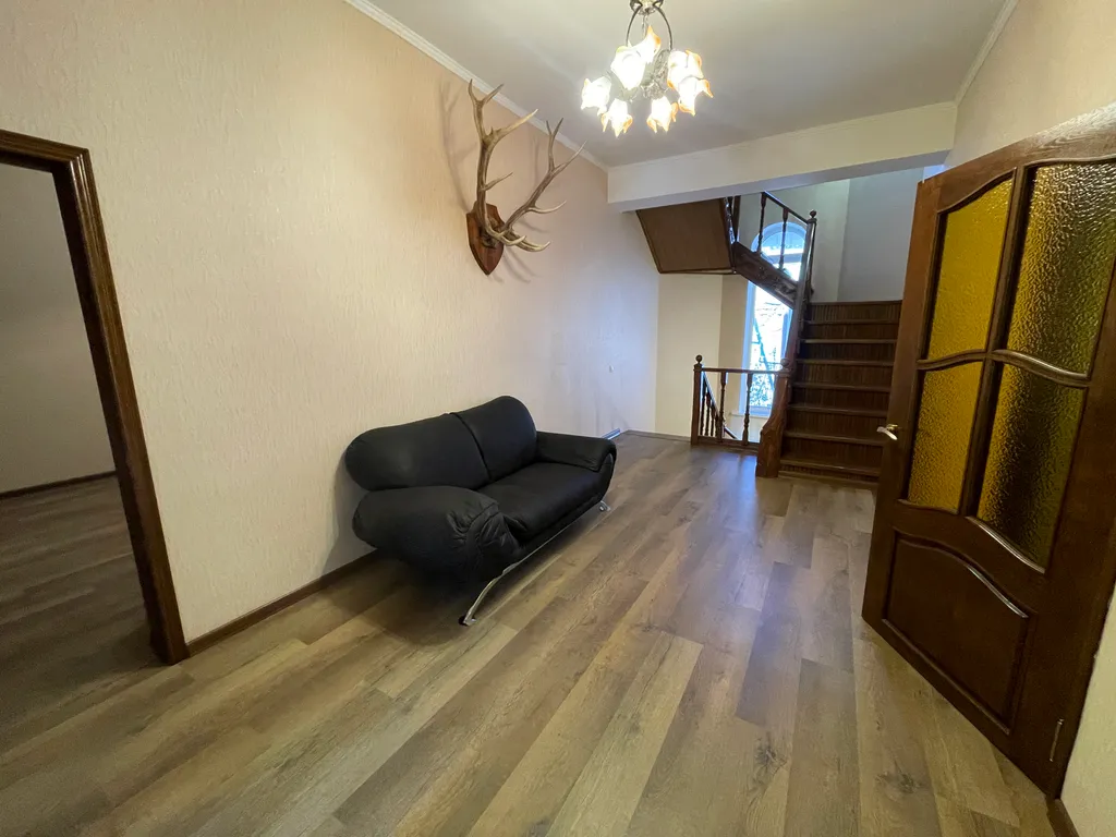 Шикарный коттедж с бассейном