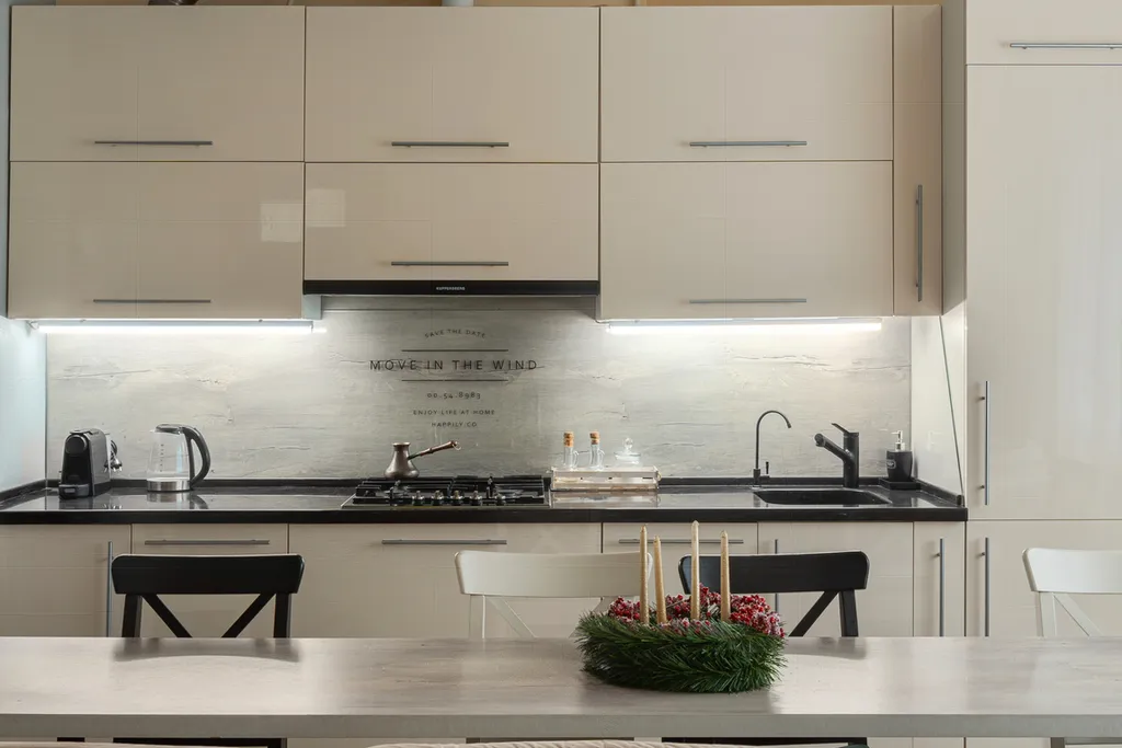 Таун-хаус в современном районе частной застройки