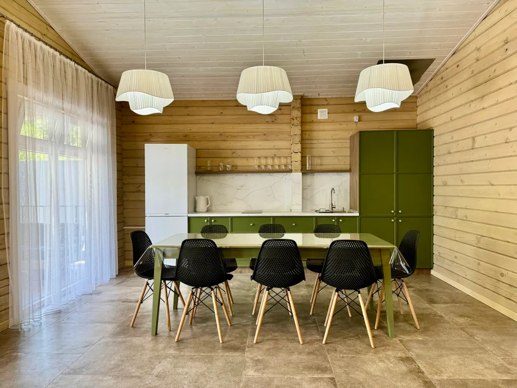 Дом с бассейном