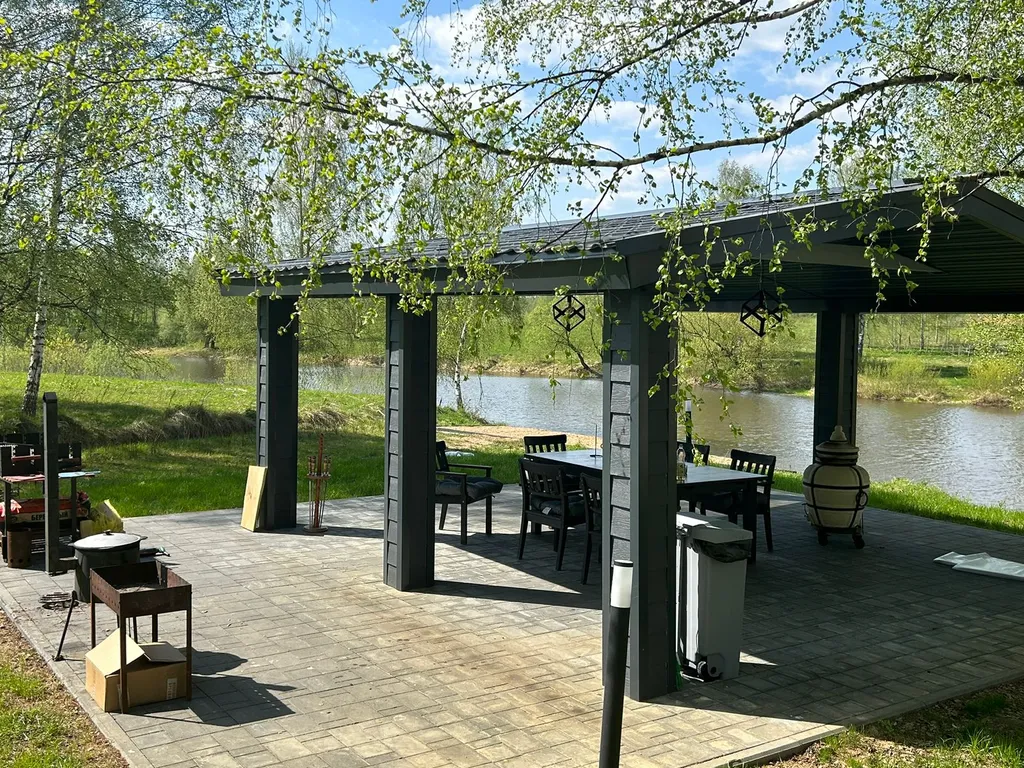 Дом на берегу водохранилища