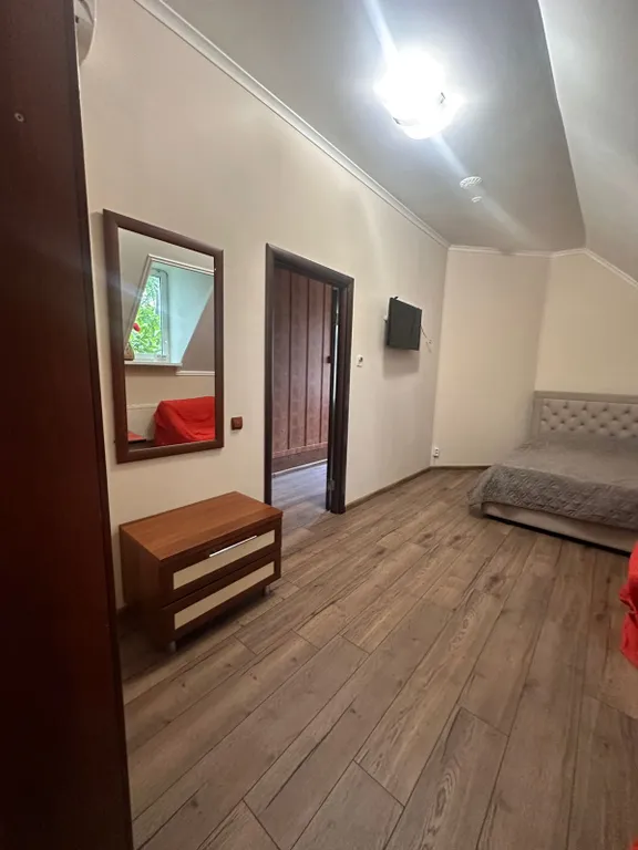 Большой дом с баней, бассейном, мангалом и парковкой