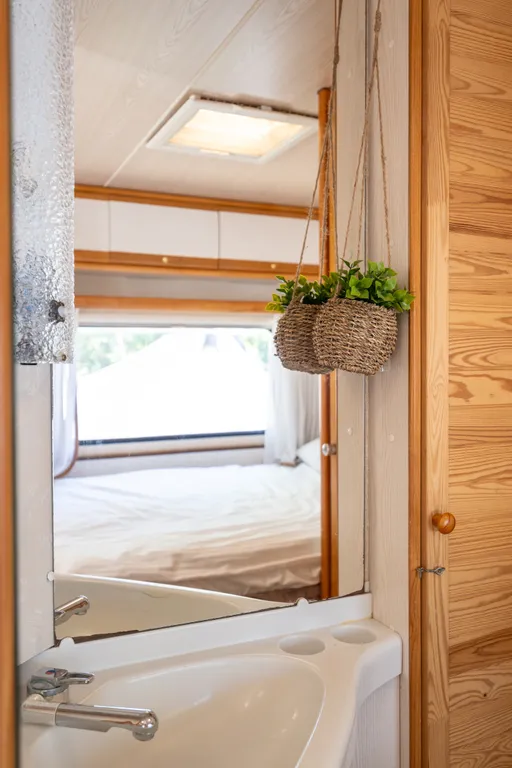 3-х местный автодом с видом на лес и озеро