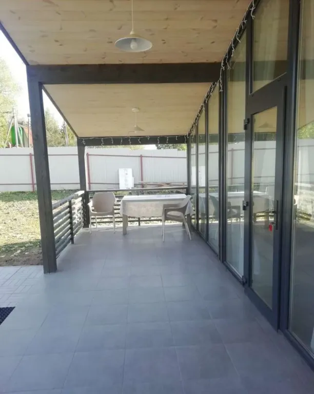 Домик у озера