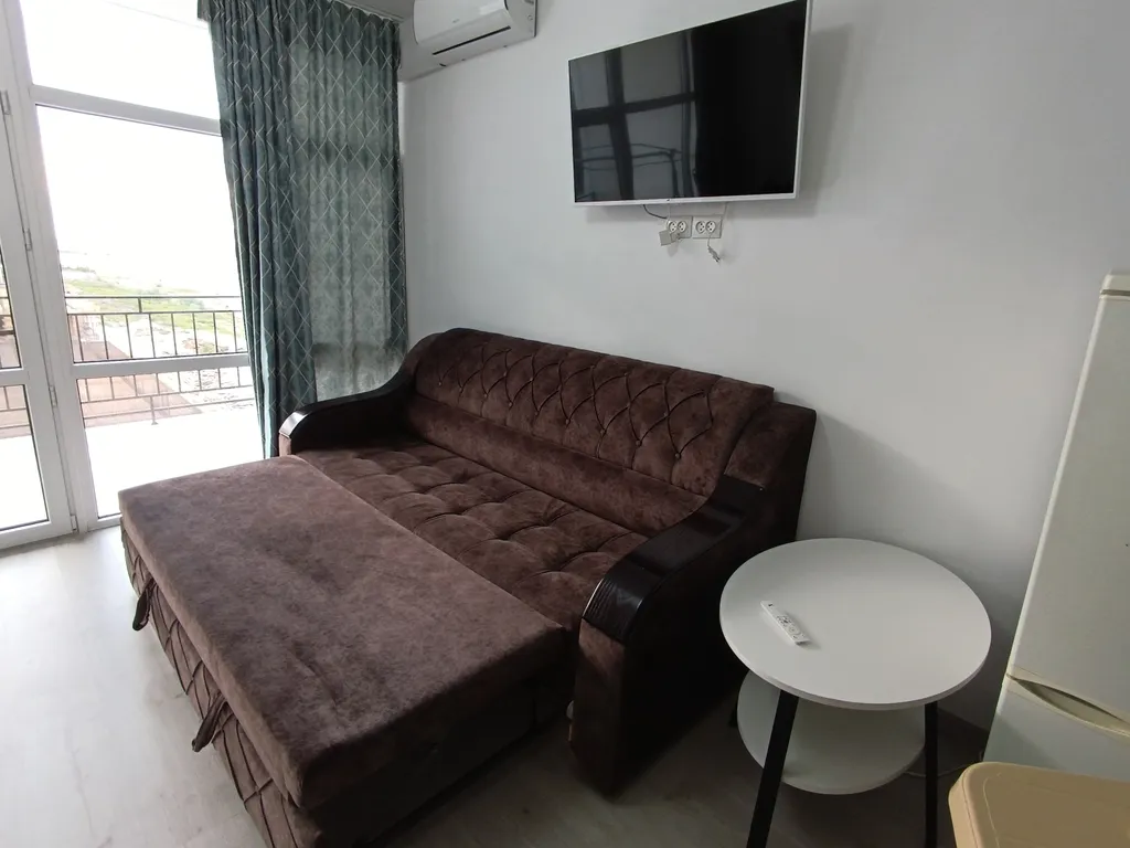 1-комнатная квартира студии с видом на море