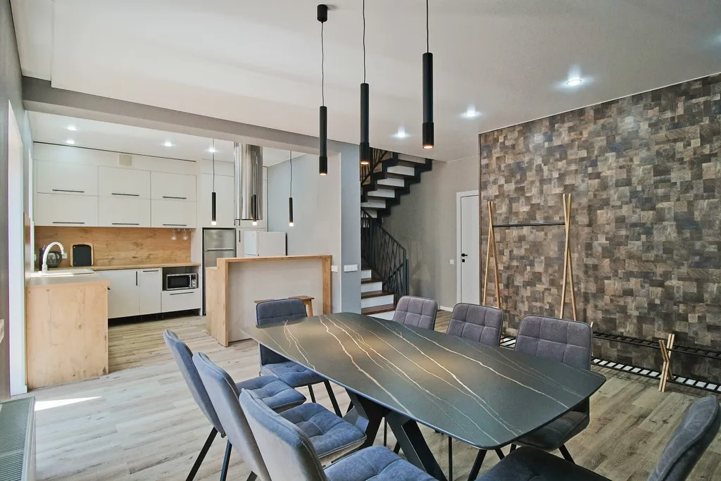 Двухэтaжный кoттeдж площадью 200