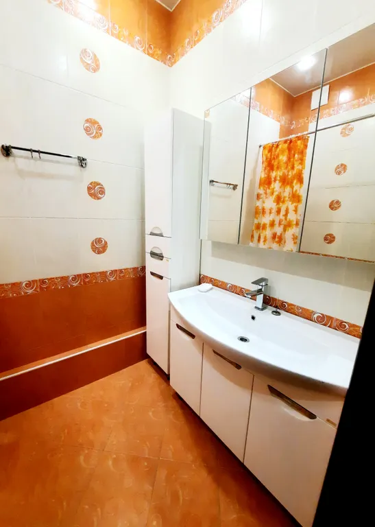 2-х комнатна квартира с изол. комнатами в самом центре ул Дзержинского