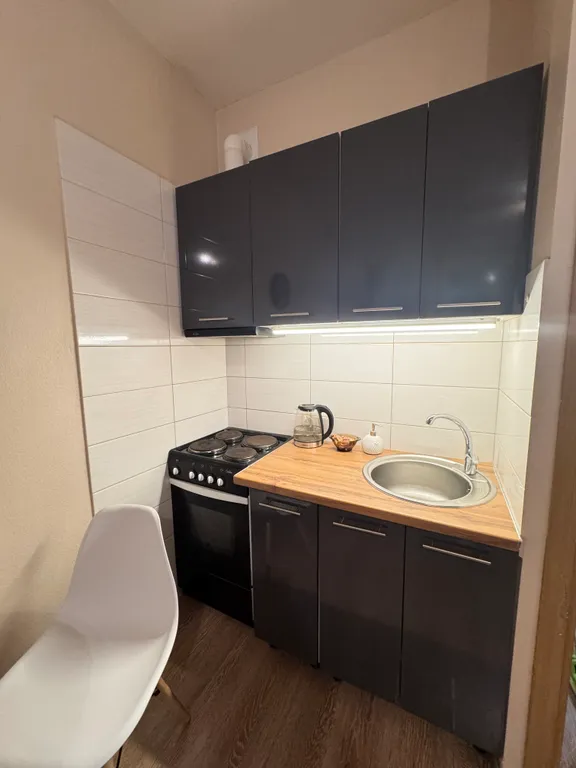 Уютная студия с большой кроватью в спальном районе