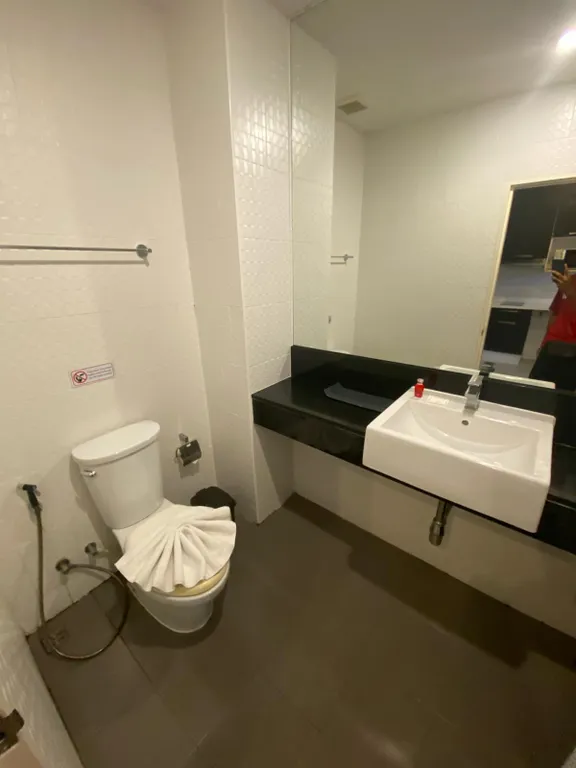 Стильная студия на последнем этаже с потрясающим видом на горы