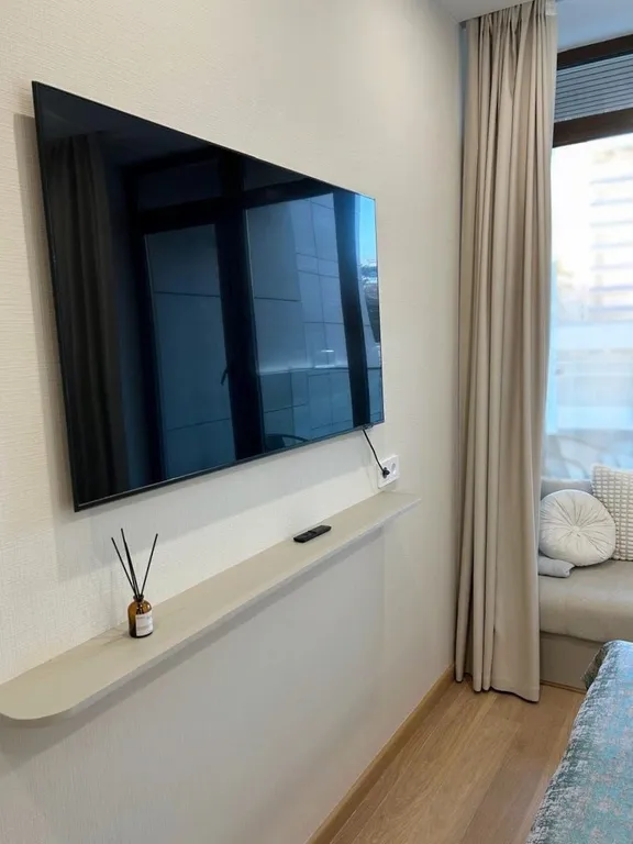 Белая студия-кинотеатр