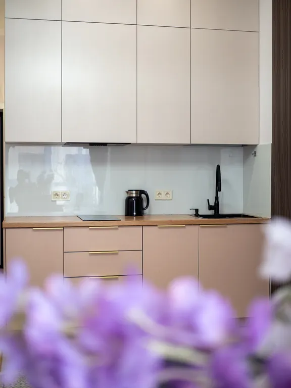 Уютная двухкомнатная квартира в районе Меги с видом на город