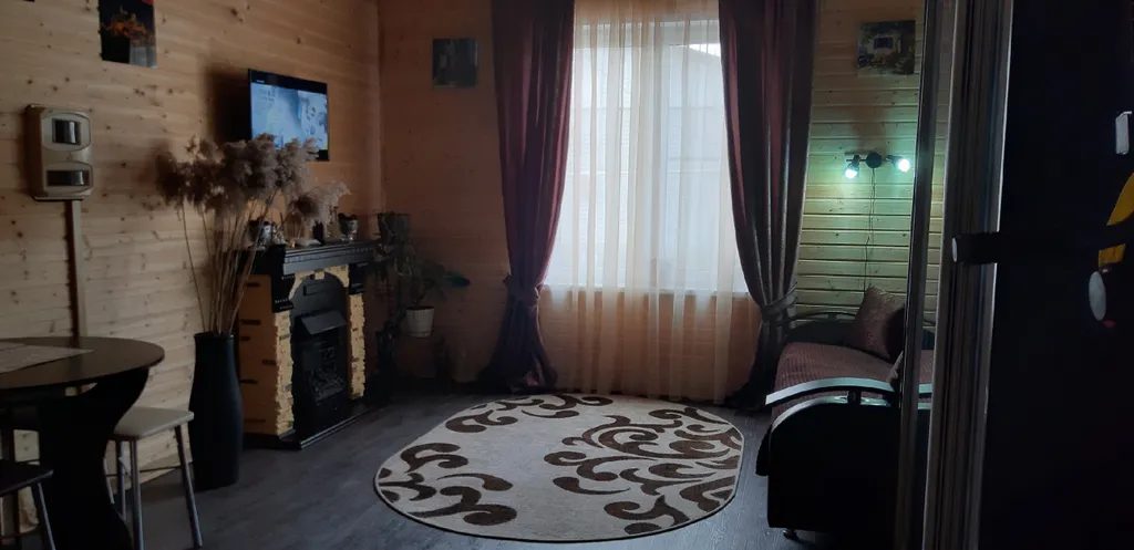 Часть дома рядом с озером