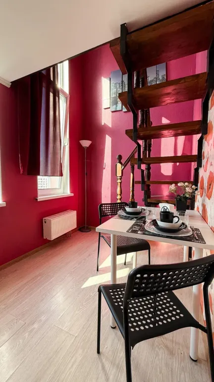 Стильная двухуровневая студия