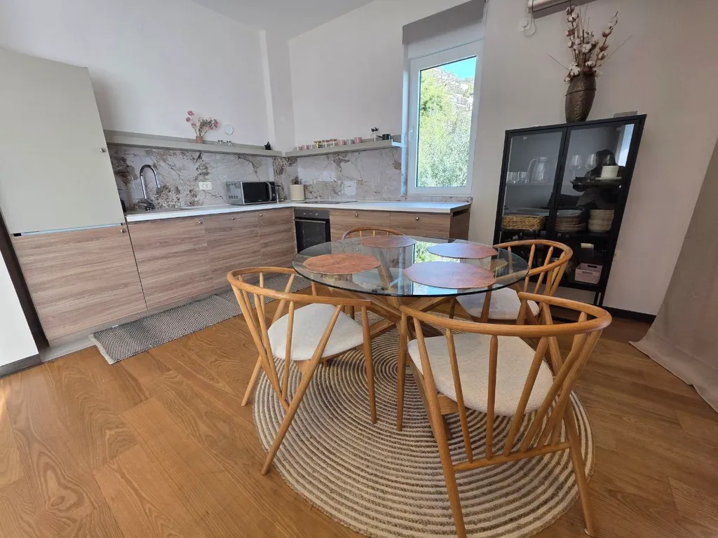 Стильная и комфортная квартира недалеко от лучших пляжей Будвы