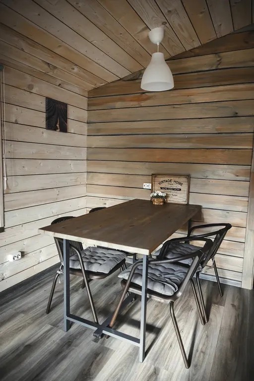 Коттедж с камином и большой террасой