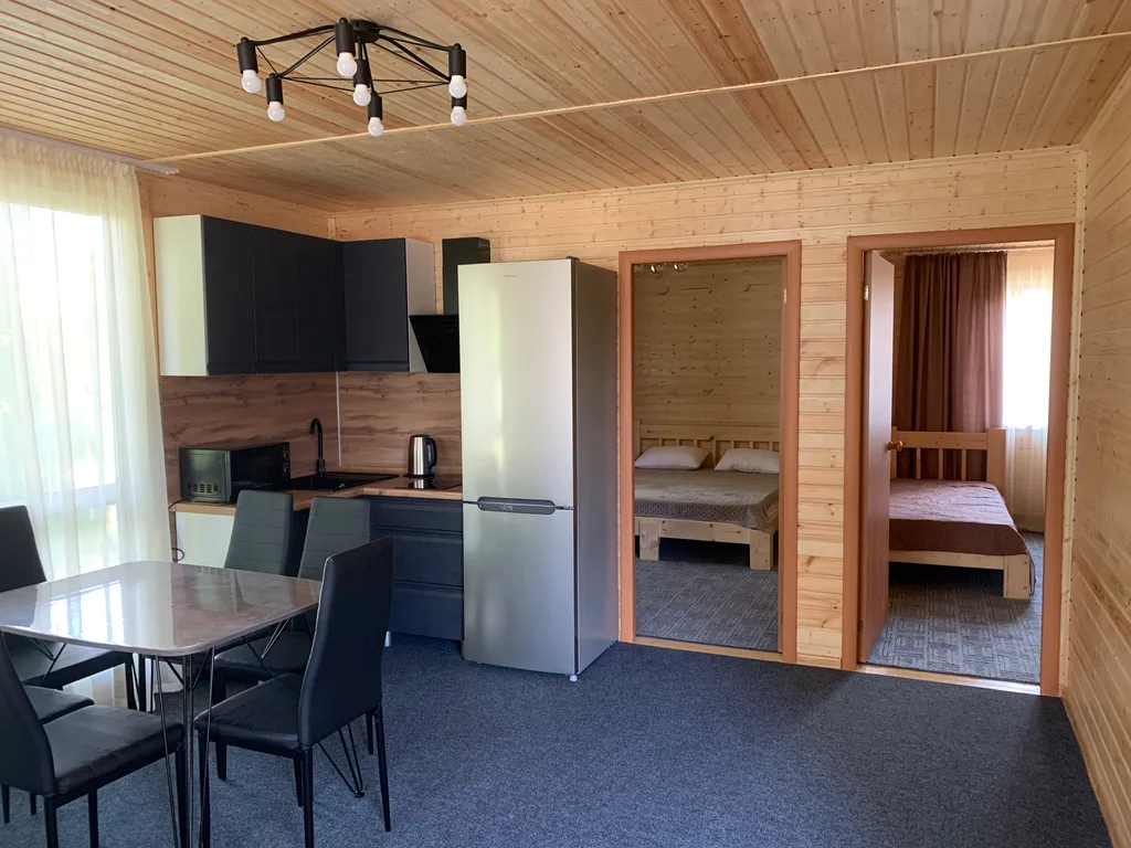 Домик у озера