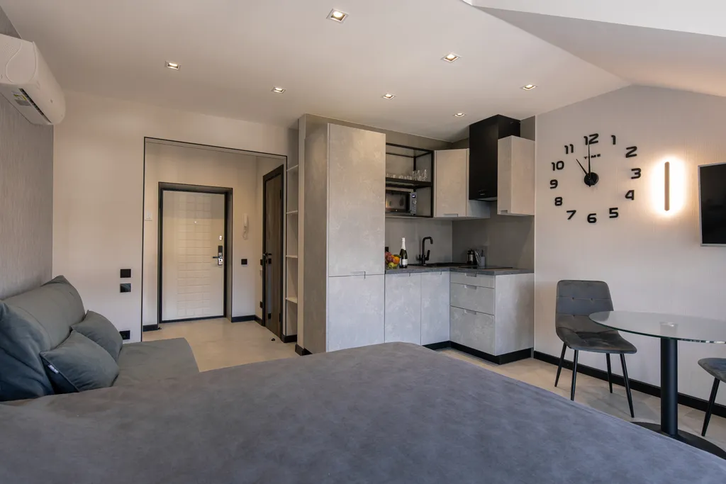 Студия с балконом