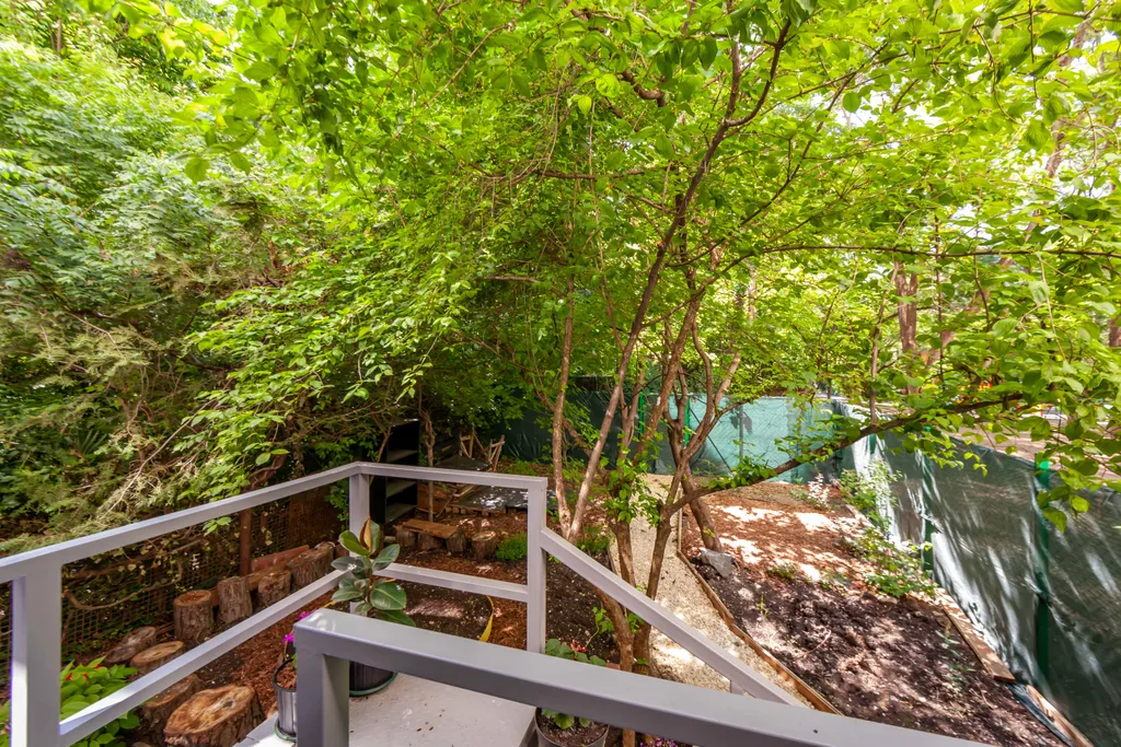 Уютная новая студия с садом на москольце