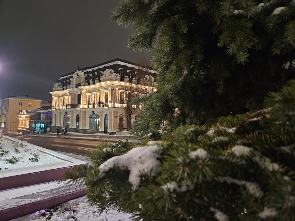 Элеганс в видом на Волгу и фонтаны, главная пешеходная улица