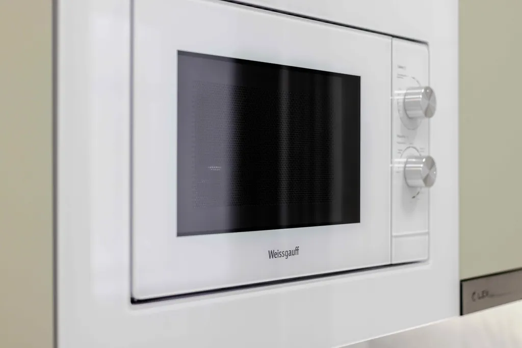 Кто ценит комфорт: новая мебель, техника, бельё