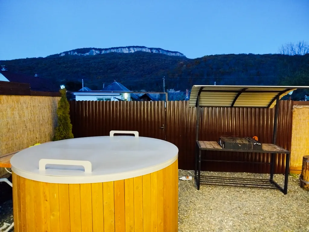 Уютный, вместительный А-фрейм с видом на горы