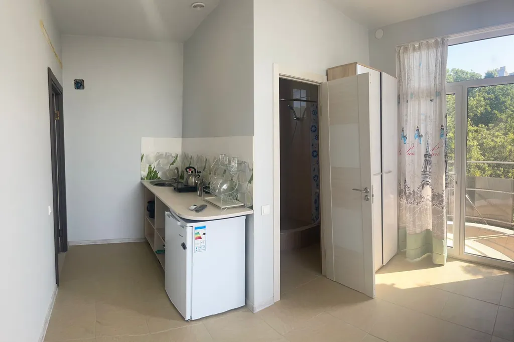 Улучшенная трёхместная студия с видом на море с балкона