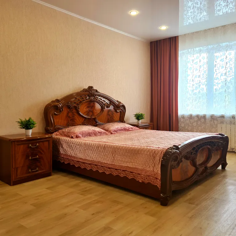 Светлая квартира в центре города — аренда посуточно в Нижневартовск