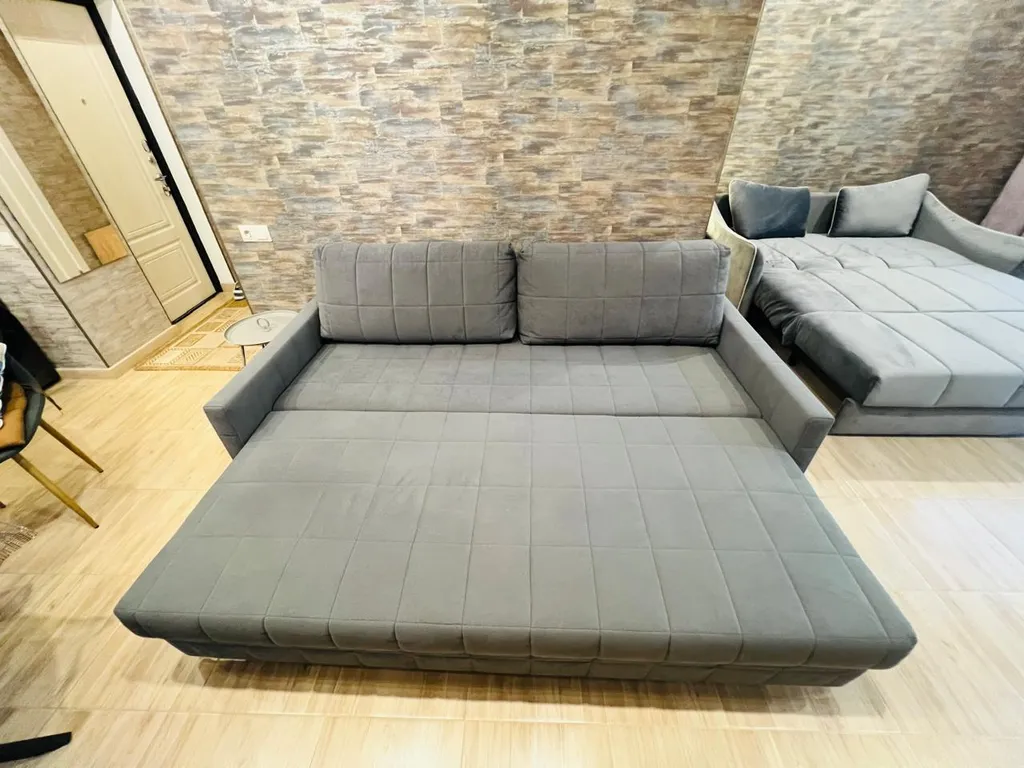 Студия с балконом и бассейном на территории