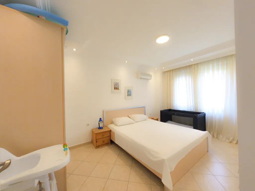 Уютная квартира с видом на бассейн и сад