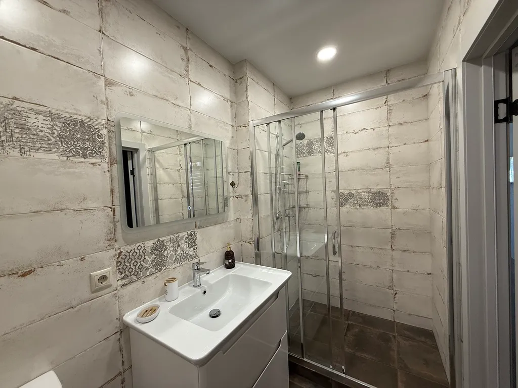 Новая дизайнерская квартира с прекрасным видом на горы