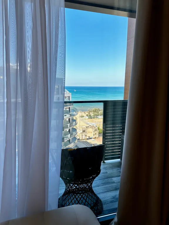 Шикарные апартаменты на берегу моря