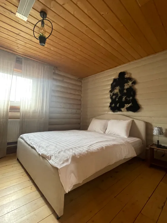 Дом из сруба с баней и бассейном