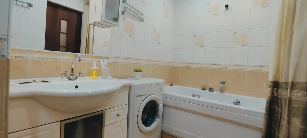 Большая и комфортная двухкомнатная квартира White Lodging