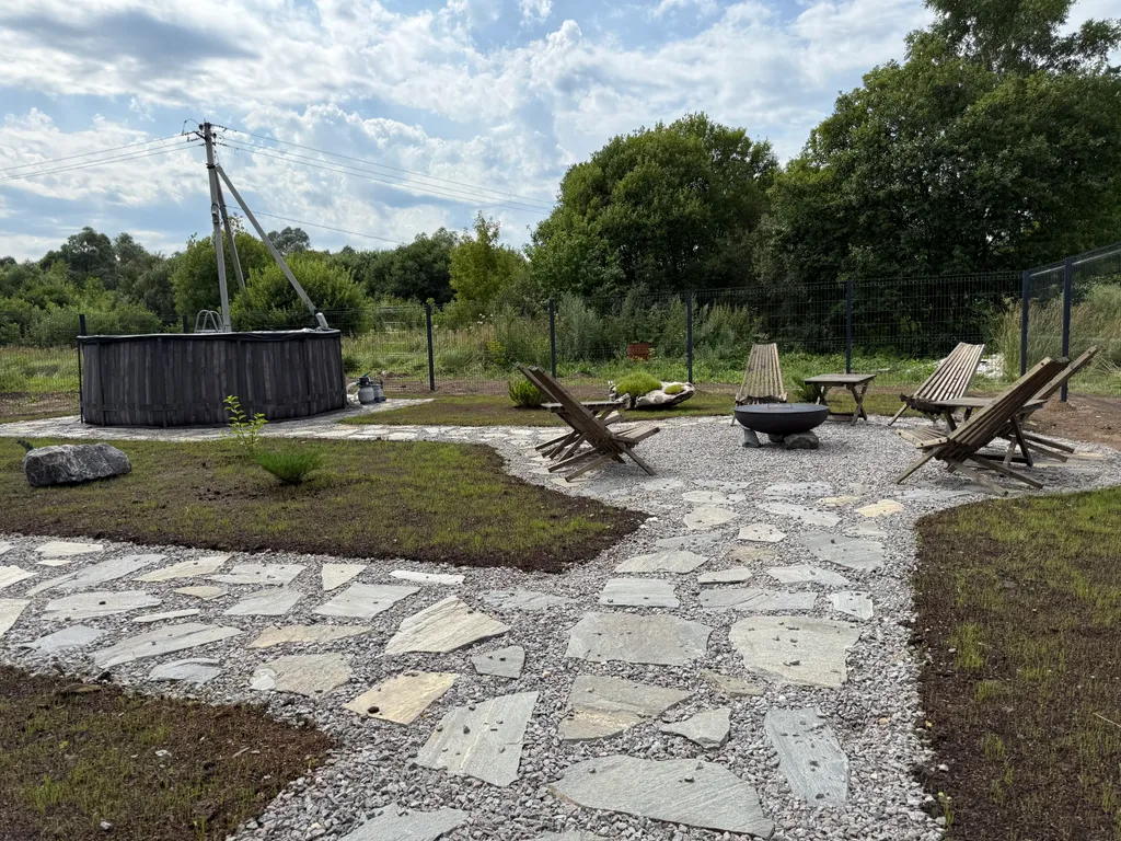 Дом с банным чаном на берегу реки Вожа