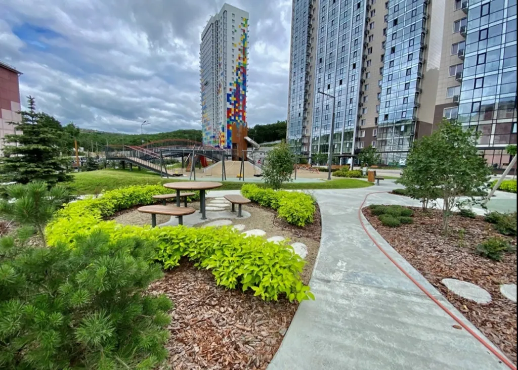 ЖК с охраняемой закрытой территорией большой детской зоной