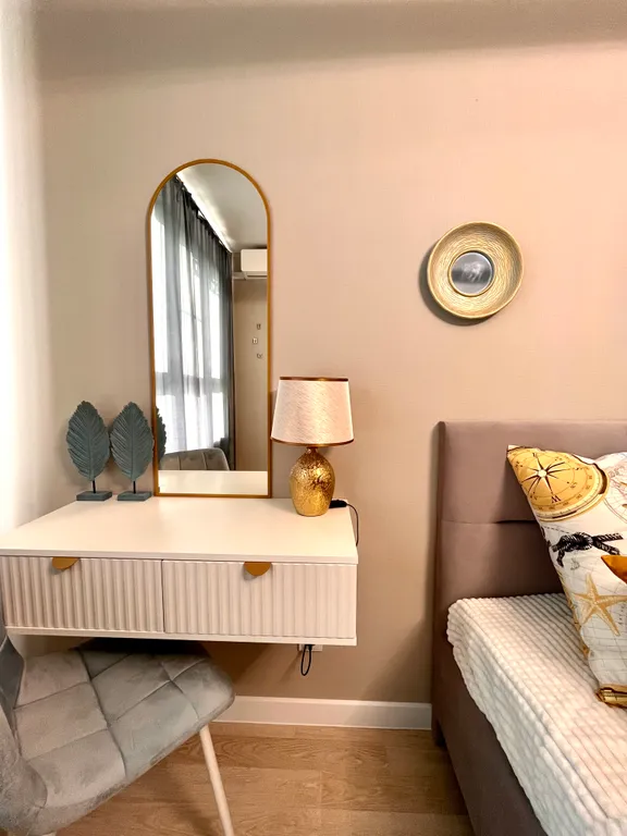 Комфортабельная видовая квартира с дизайнерским ремонтом возле моря