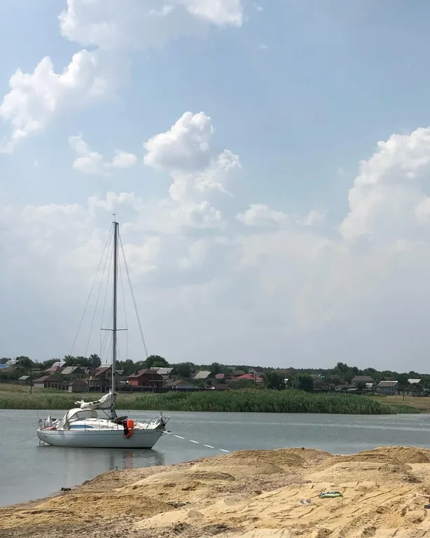 Дoм у реки с собственным причалом и рыбалкой