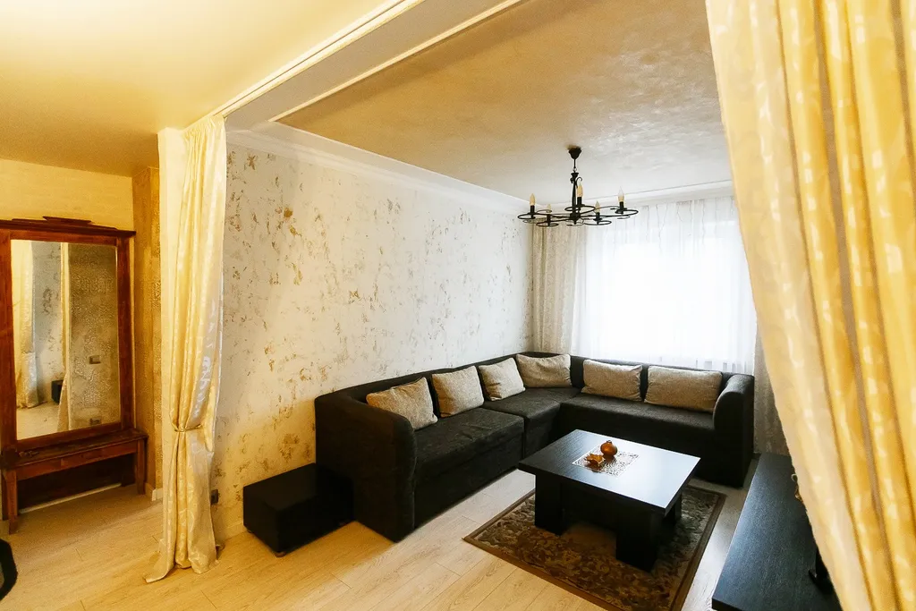 Туристическая квартира рядом с центром, просторная планировка