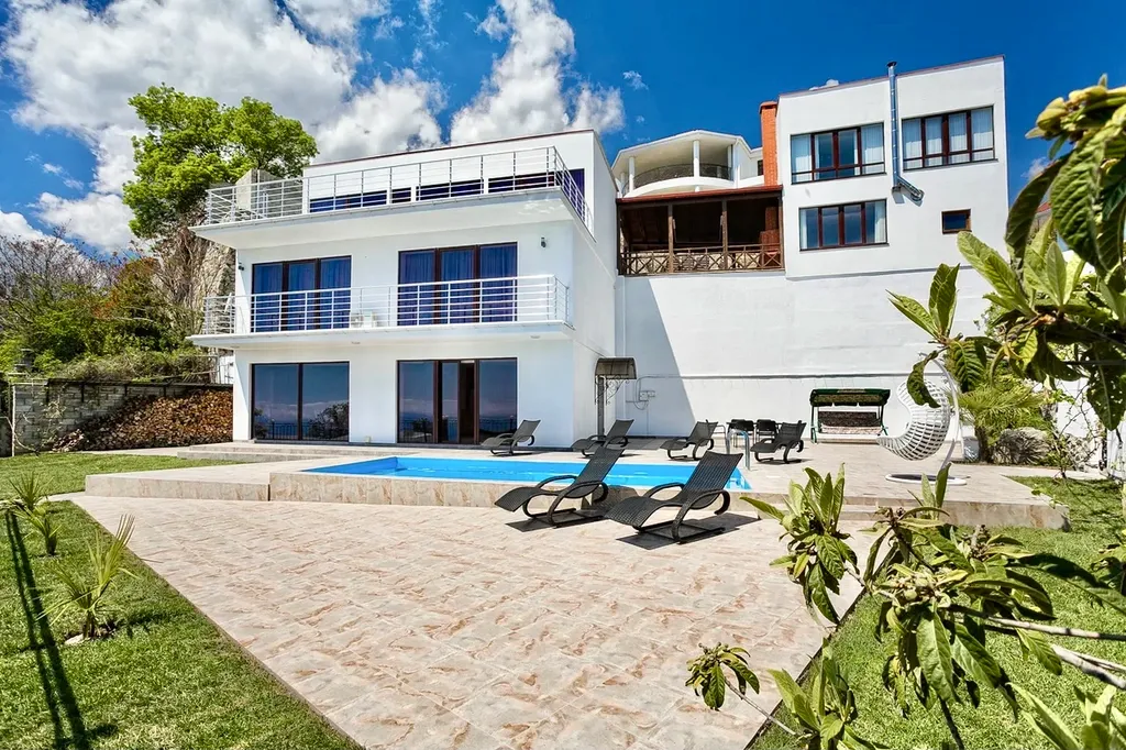 Коттедж Шикарная вилла в Массандровском парке — Ялта