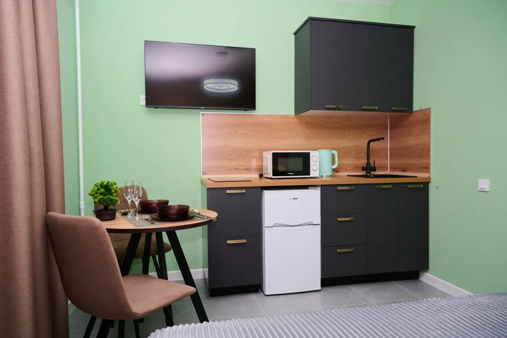 Студия у центрального здания ЮВЖД