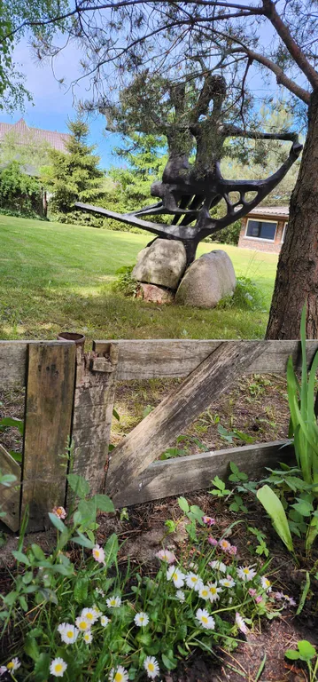 Дом с шикарной беседкой на озере