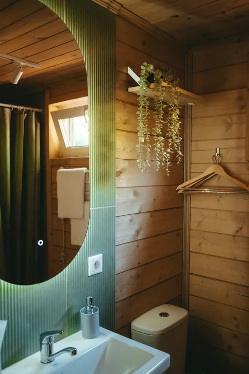 Барнхаус с панорамными окнами, камином и банным чаном фурако