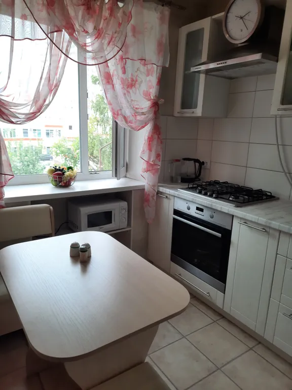 Двухкомнатная квартира в центре — аренда посуточно в Верхняя Пышма