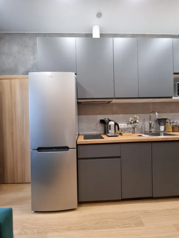 Современные апартаменты с джакузи у озера