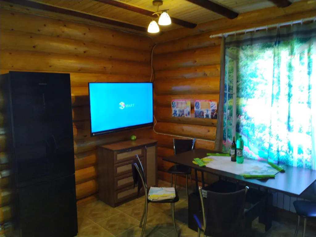 Бревенчатый дом 2 в лесу с бассейном