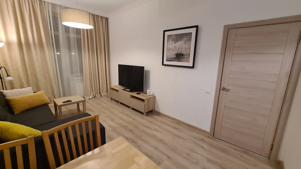 У залива среди сосен