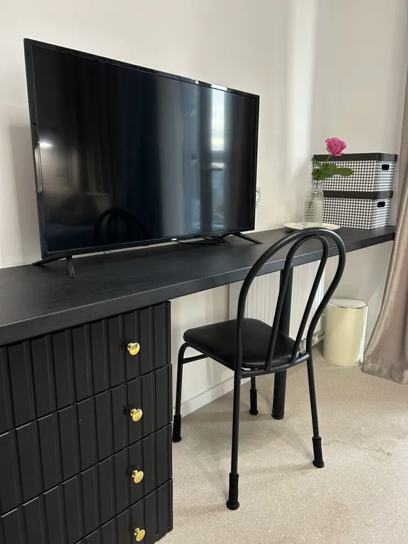 Студия с видом на город