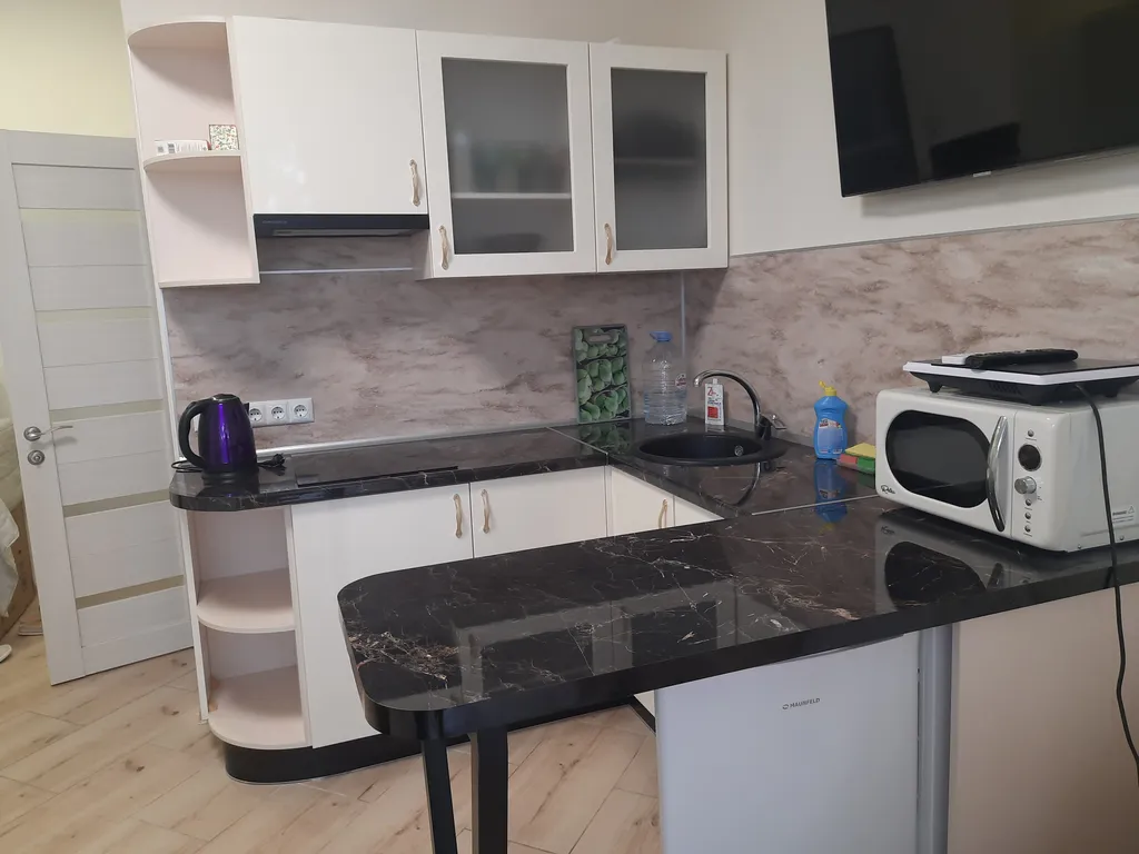 Уютная квартира на главной улице города близ моря